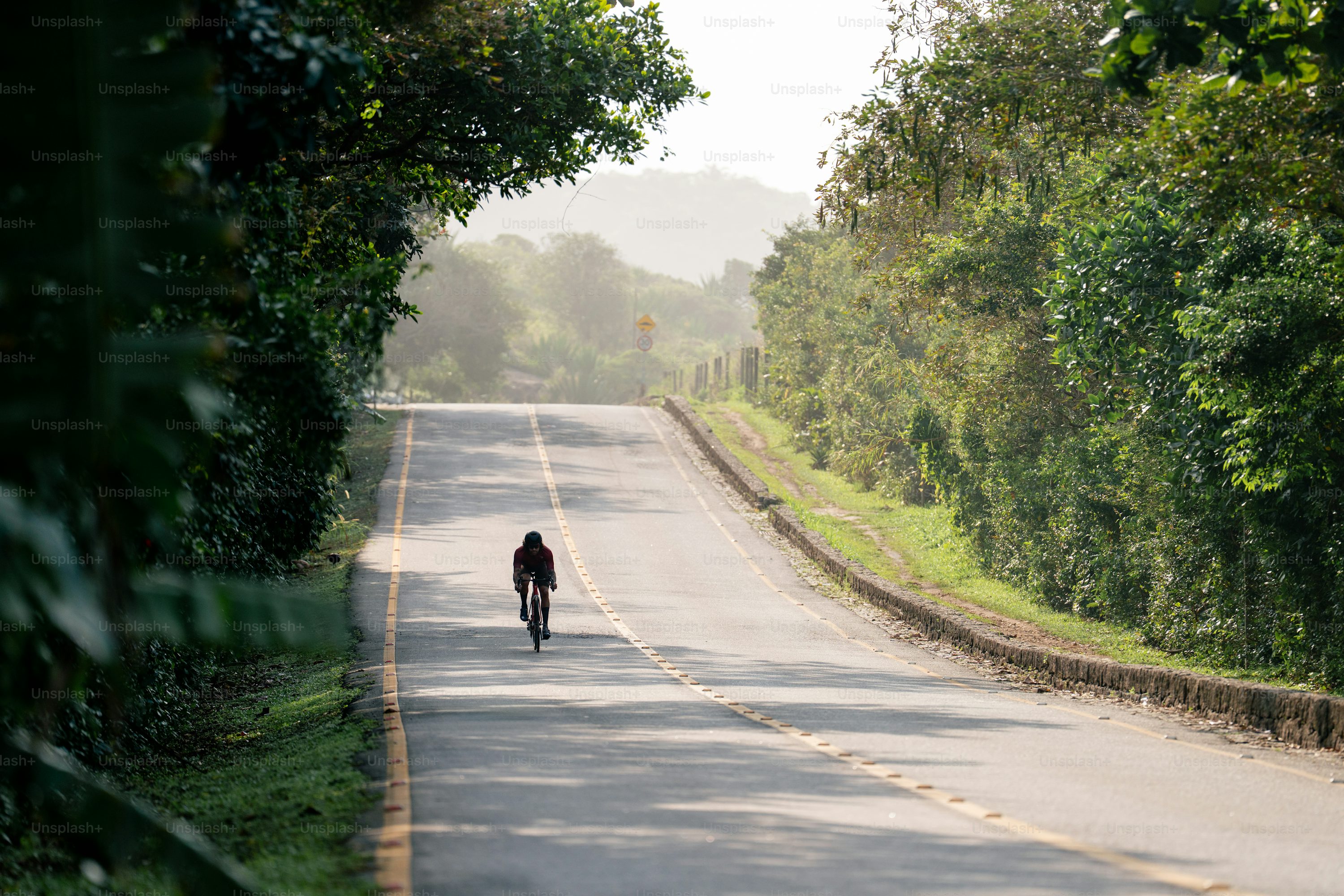 Sortie longue en ultra cyclisme route avec vélo de route chargé